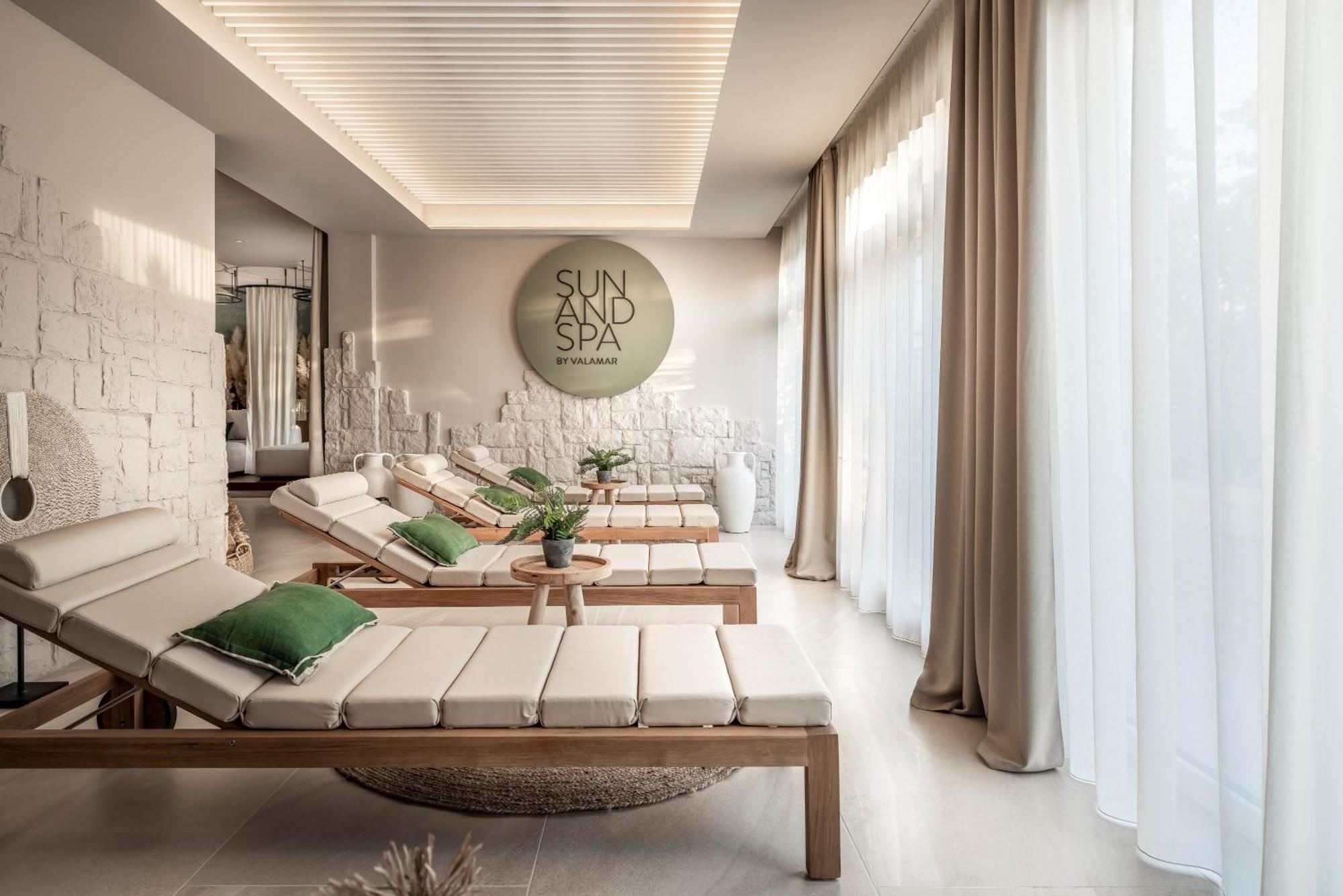 Valamar Padova Hotel Banjol Екстериор снимка