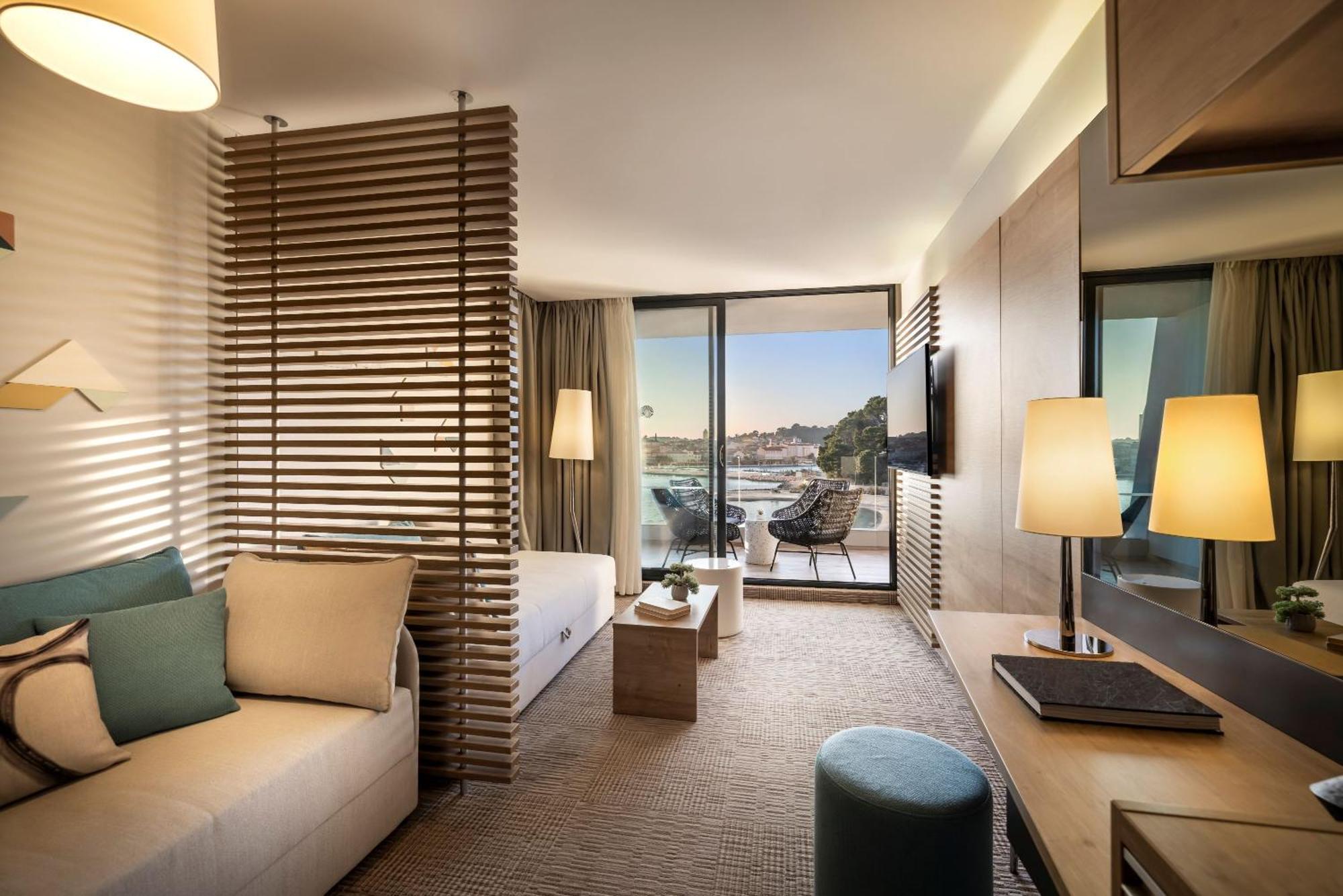 Valamar Padova Hotel Banjol Екстериор снимка