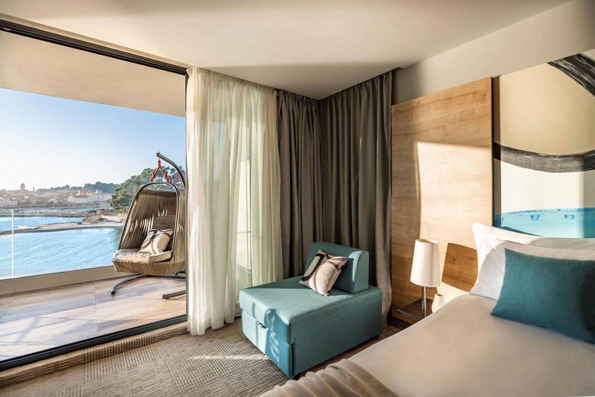 Valamar Padova Hotel Banjol Екстериор снимка