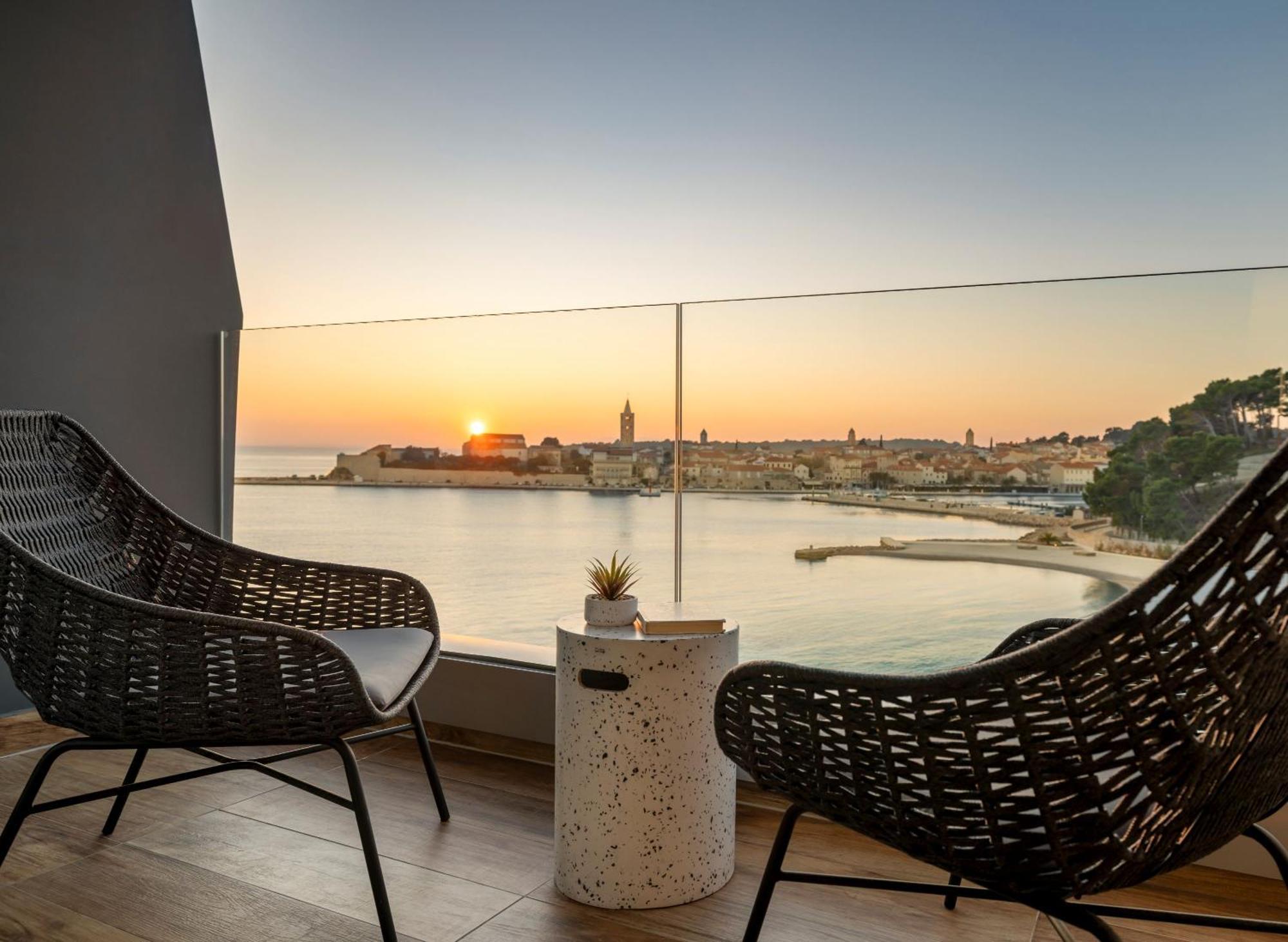 Valamar Padova Hotel Banjol Екстериор снимка
